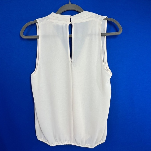 🔥2/$10 |•LUSH•| Cream Semi-sheer Crisscross Top Size Medium - Picture 5 of 7